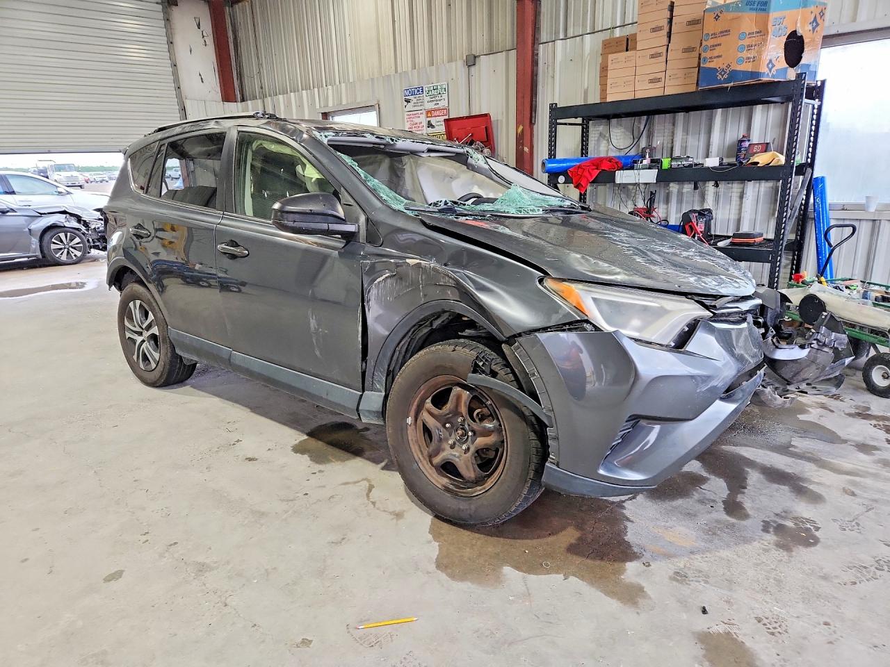2016 TOYOTA RAV 4 — VIN JTMZFREV7GD084951 — photo 4